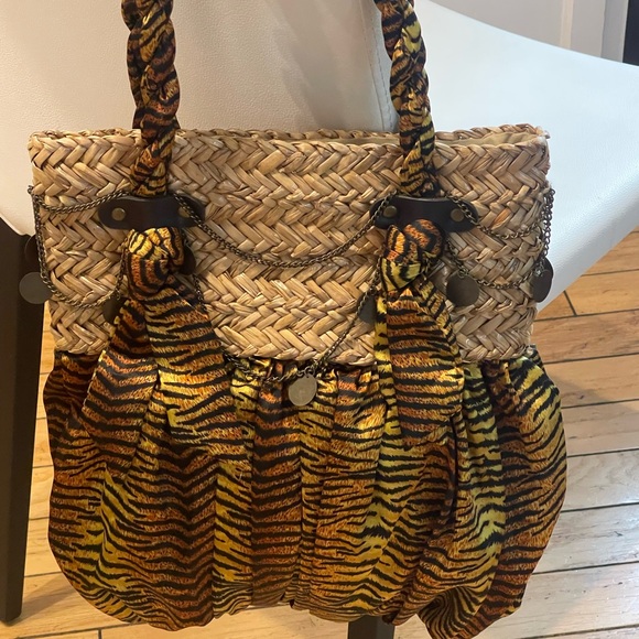 Awesome fabric and straw bag, special details, chains and leather! - Picture 3 of 7